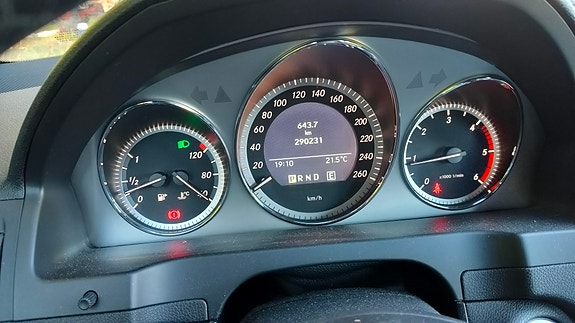 Mercedes-Benz C220 7 of 8