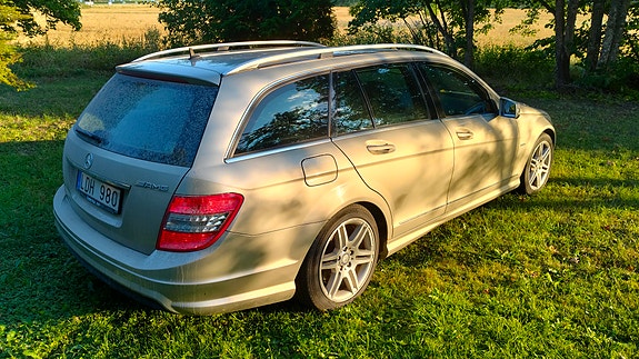 Mercedes-Benz C220 4 of 8