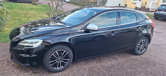 Volvo V40 2 of 4
