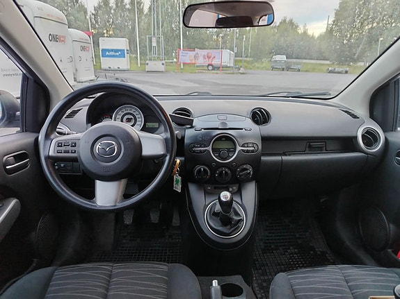 Mazda 2 7 of 9