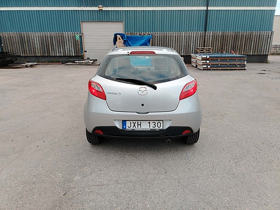 Mazda 2 4 of 9