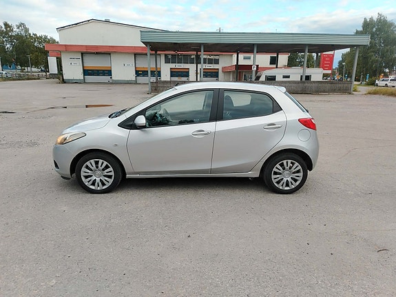 Mazda 2 3 of 9