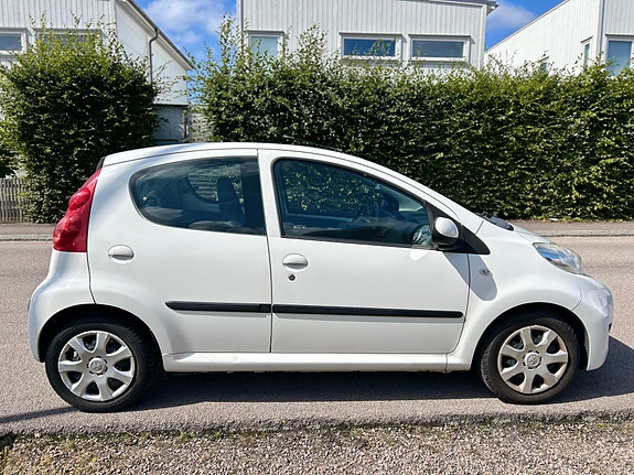 Peugeot 107 3 of 13