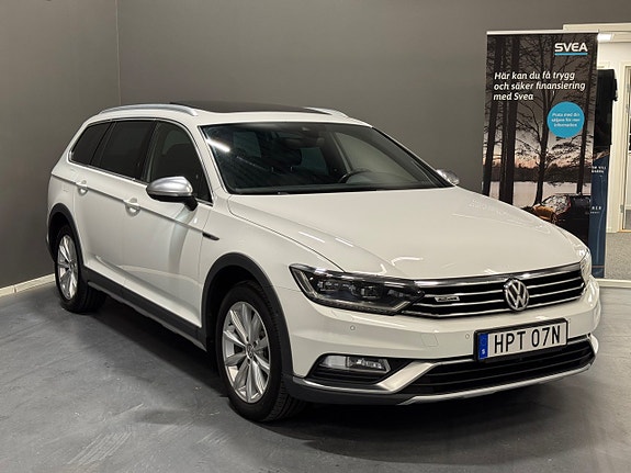 Volkswagen Passat Alltrack 2 of 13