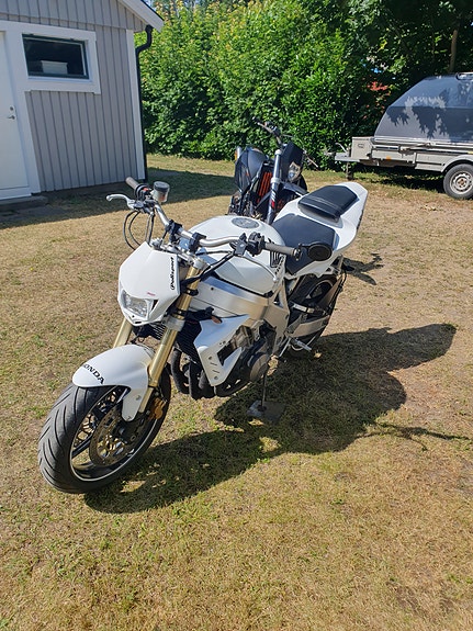 Honda CBR 900 3 of 5