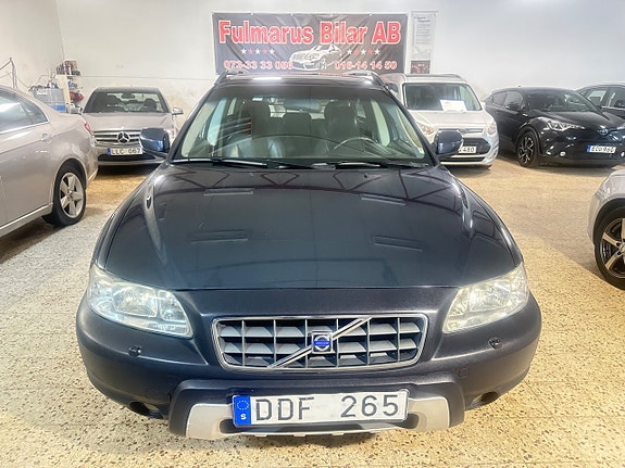 Volvo XC70 2 of 11