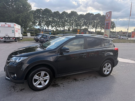 Toyota RAV4 12 of 15
