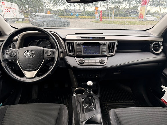 Toyota RAV4 10 of 15