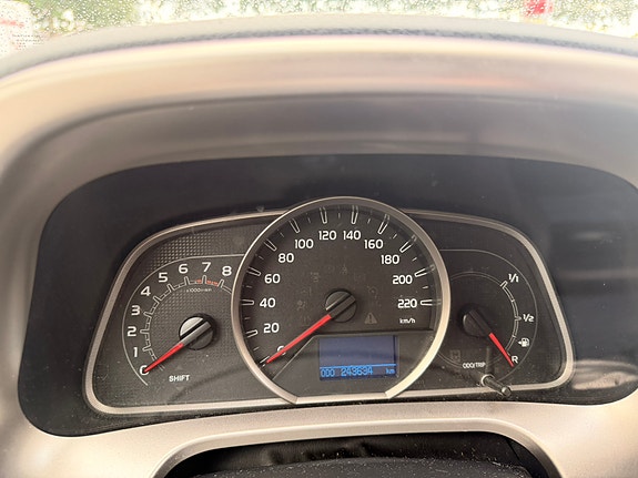 Toyota RAV4 7 of 15