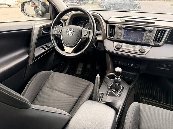 Toyota RAV4 9 of 15