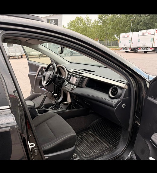Toyota RAV4 15 of 15