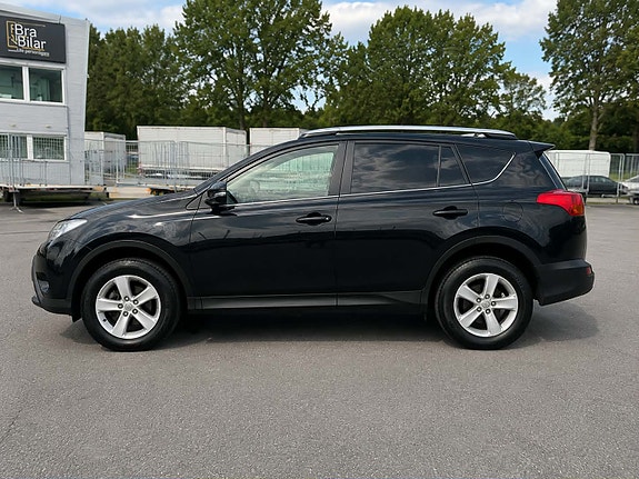 Toyota RAV4 2 of 15
