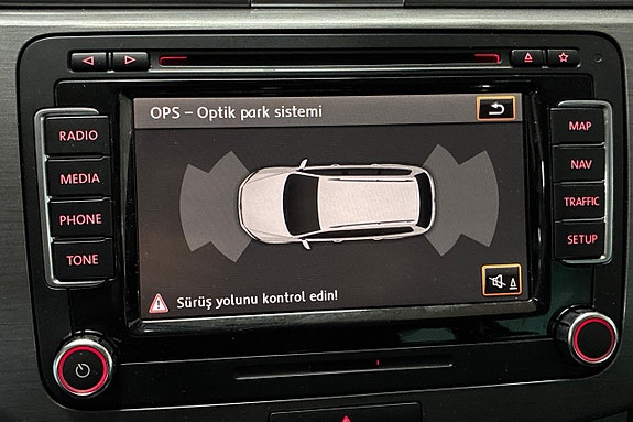 Volkswagen Passat 19 of 22