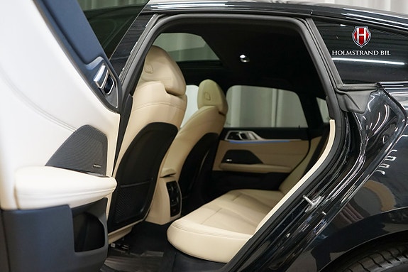 BMW i4 13 of 30