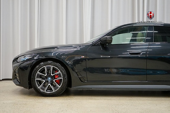 BMW i4 7 of 30