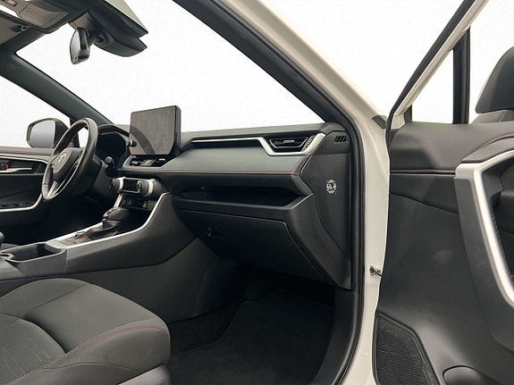 Toyota RAV4 Plug-in Hybrid 27 of 30