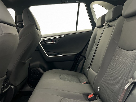 Toyota RAV4 Plug-in Hybrid 28 of 30
