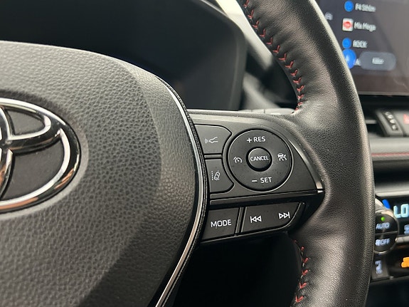 Toyota RAV4 Plug-in Hybrid 18 of 30