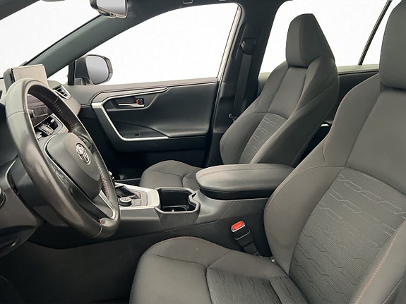 Toyota RAV4 Plug-in Hybrid 12 of 30