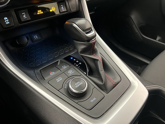 Toyota RAV4 Plug-in Hybrid 25 of 30