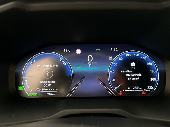 Toyota RAV4 Plug-in Hybrid 17 of 30