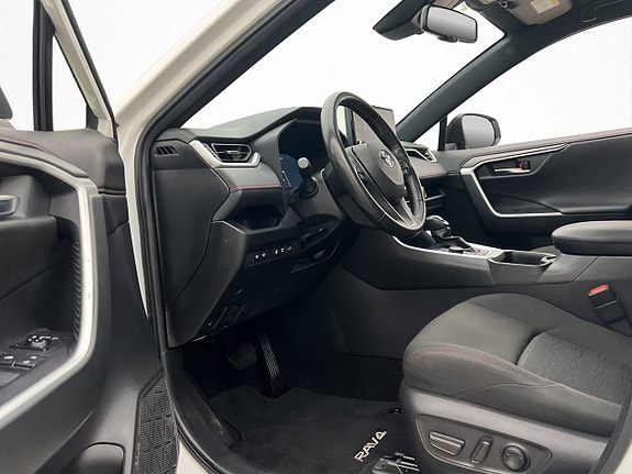 Toyota RAV4 Plug-in Hybrid 10 of 30