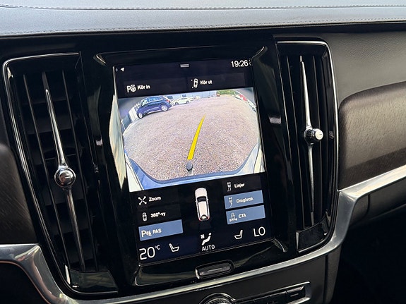 Volvo V90 Cross Country 12 of 16