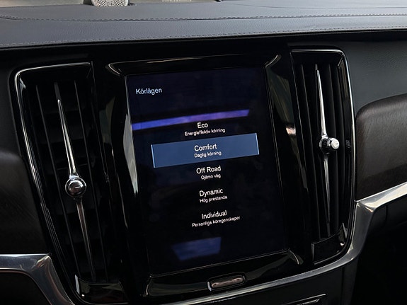 Volvo V90 Cross Country 13 of 16