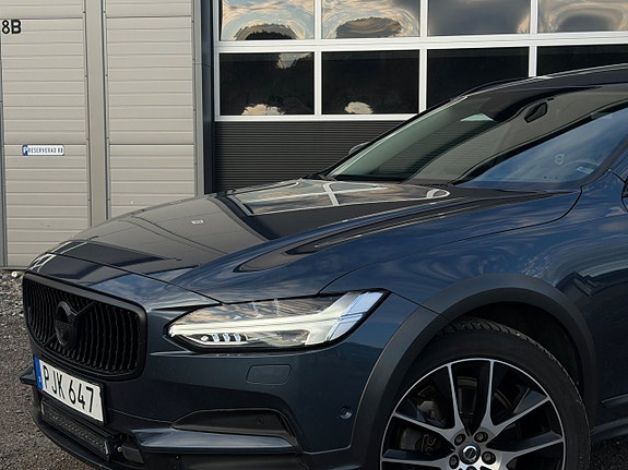 Volvo V90 Cross Country 4 of 16