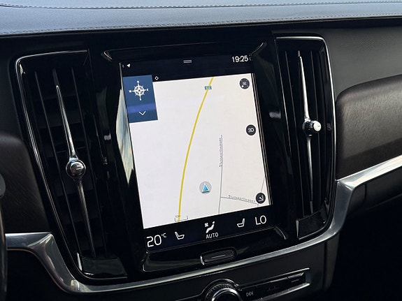 Volvo V90 Cross Country 11 of 16