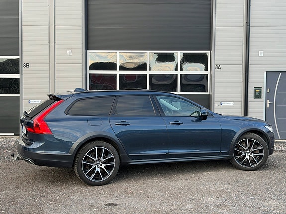 Volvo V90 Cross Country 6 of 16