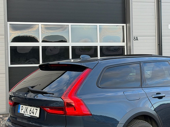 Volvo V90 Cross Country 8 of 16