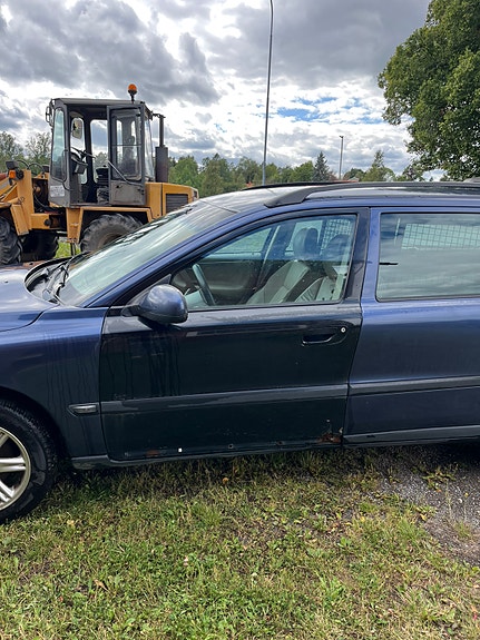 Volvo V70 3 of 6