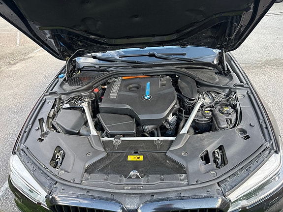 BMW 530e 5 of 8