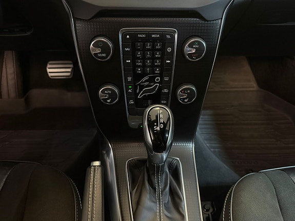 Volvo V40 14 of 18