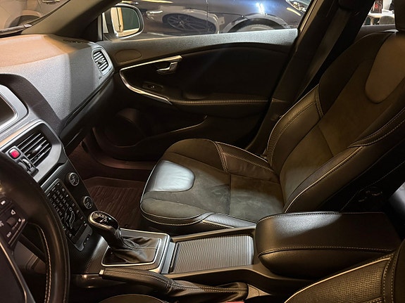 Volvo V40 6 of 18