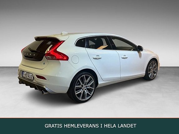 Volvo V40 2 of 18