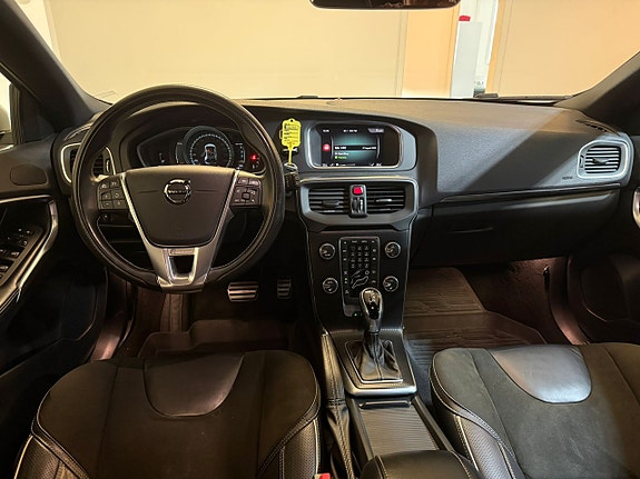 Volvo V40 8 of 18