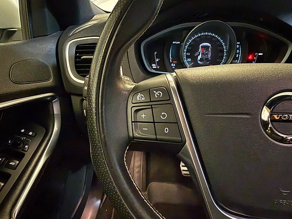 Volvo V40 12 of 18