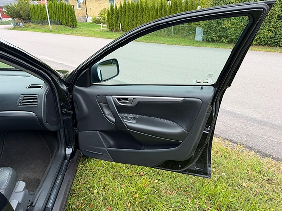 Volvo XC70 16 of 30