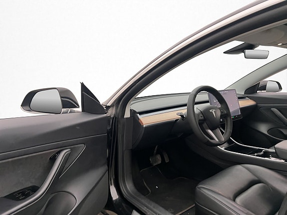 Tesla Model 3 11 of 30