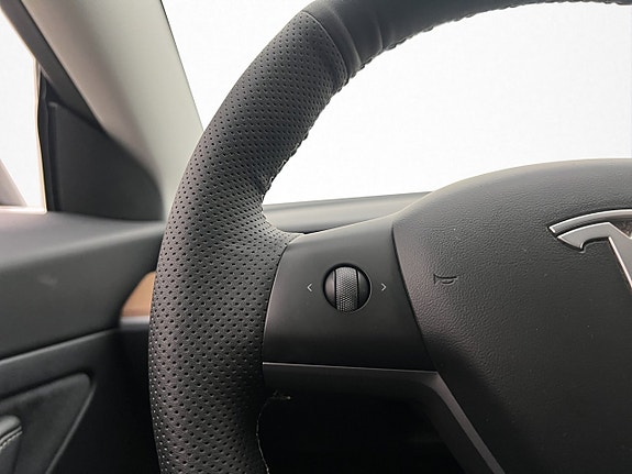 Tesla Model 3 19 of 30