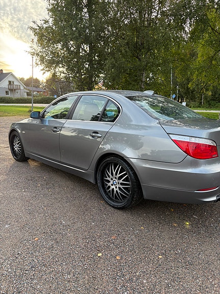 BMW 525i 3 of 6