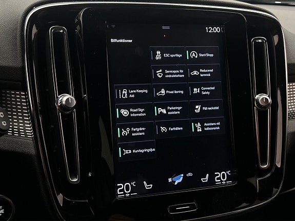 Volvo XC40 25 of 30