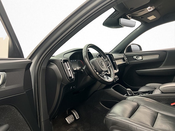 Volvo XC40 10 of 30