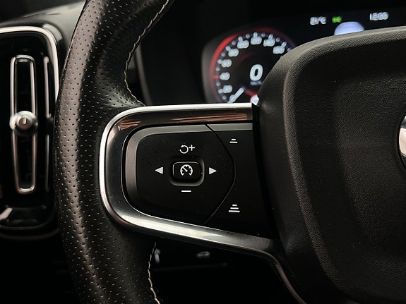 Volvo XC40 19 of 30