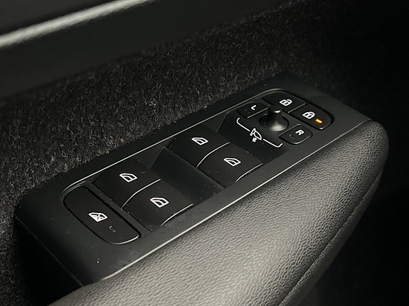 Volvo XC40 28 of 30