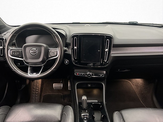 Volvo XC40 12 of 30