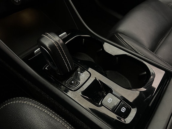 Volvo XC40 17 of 30