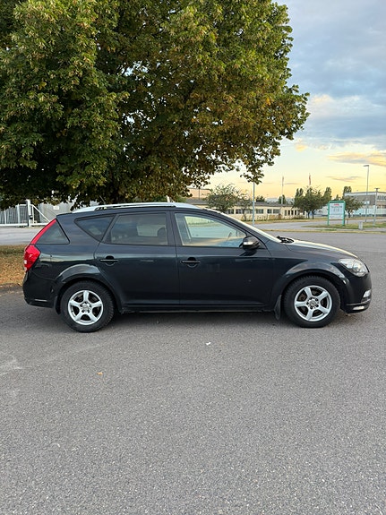 Kia Ceed 2 of 8
